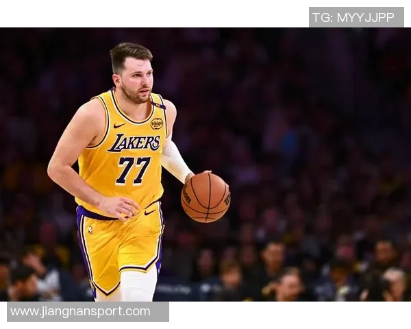 湖人新赛季四场比赛均有球员得分40东契奇和里夫斯表现惊艳