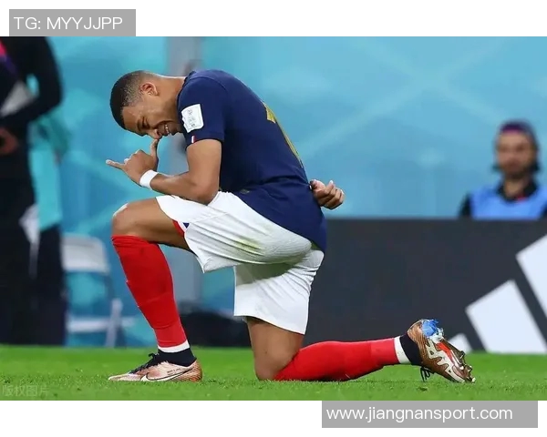 舍甫琴科盛赞姆巴佩称其金球奖指日可待是当代顶尖球员之一